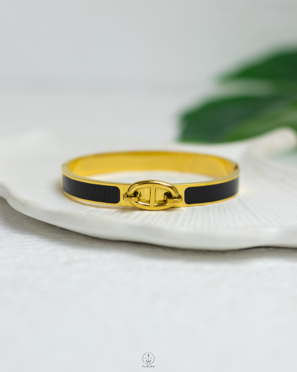 1744811371_o0579.jpg black gold bracelet