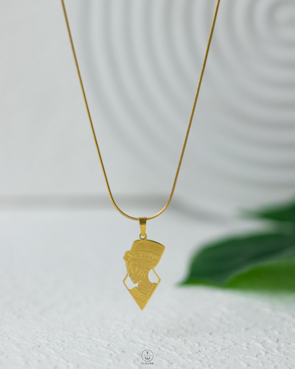 1744815564_n1404.jpg nefertiti gold necklace