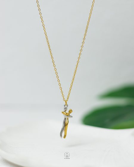 mix gold & silver hug necklace