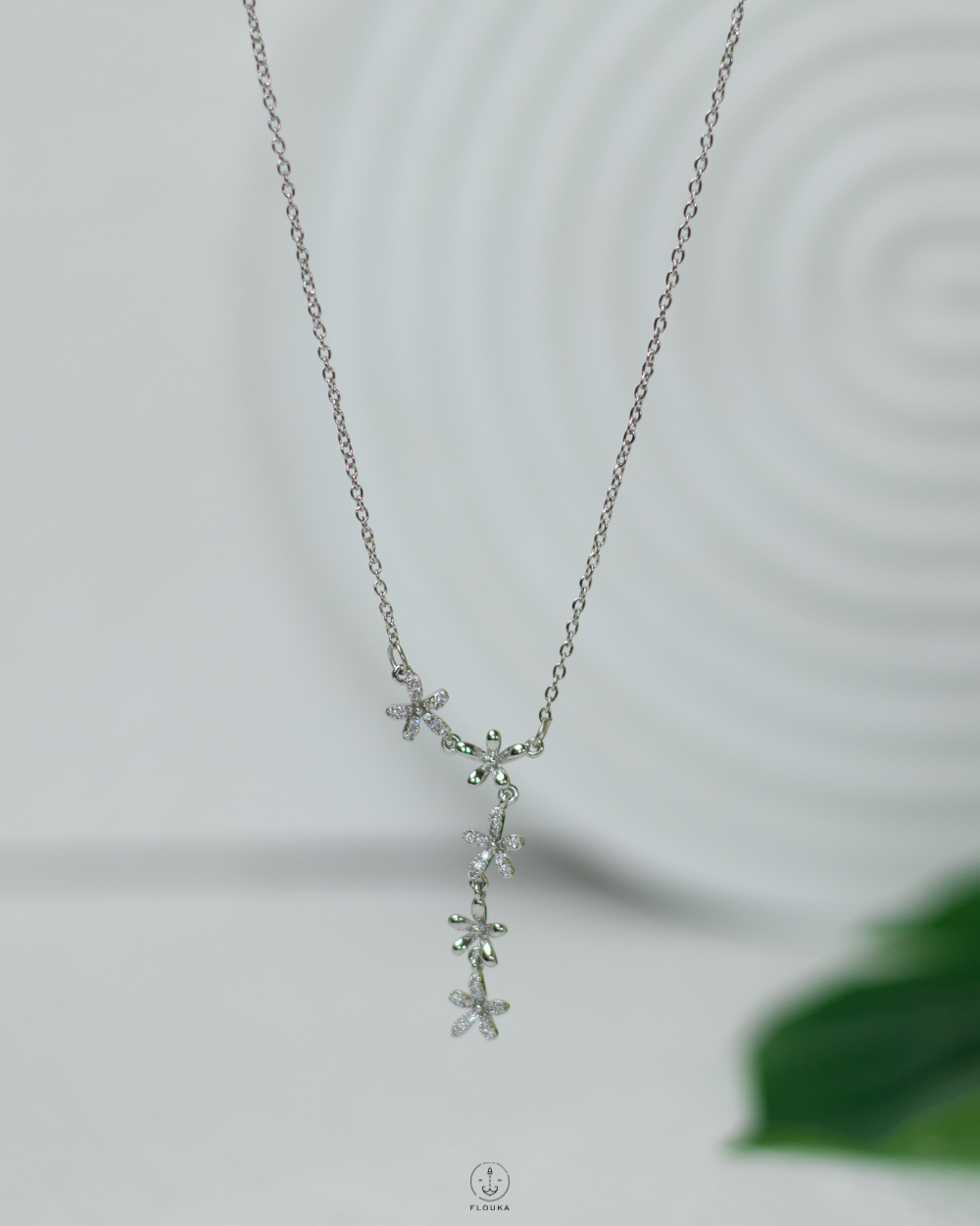 1745355657_n1420.jpg silver straus flower necklace