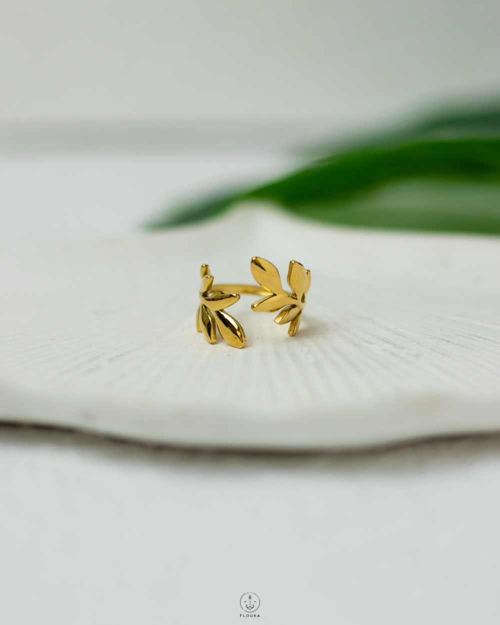 1745504876_r0615.jpg leafs gold ring