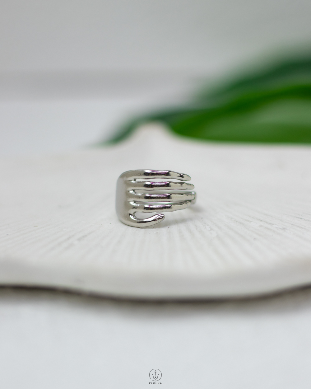 1745680328_r0637.jpg silver hand ring