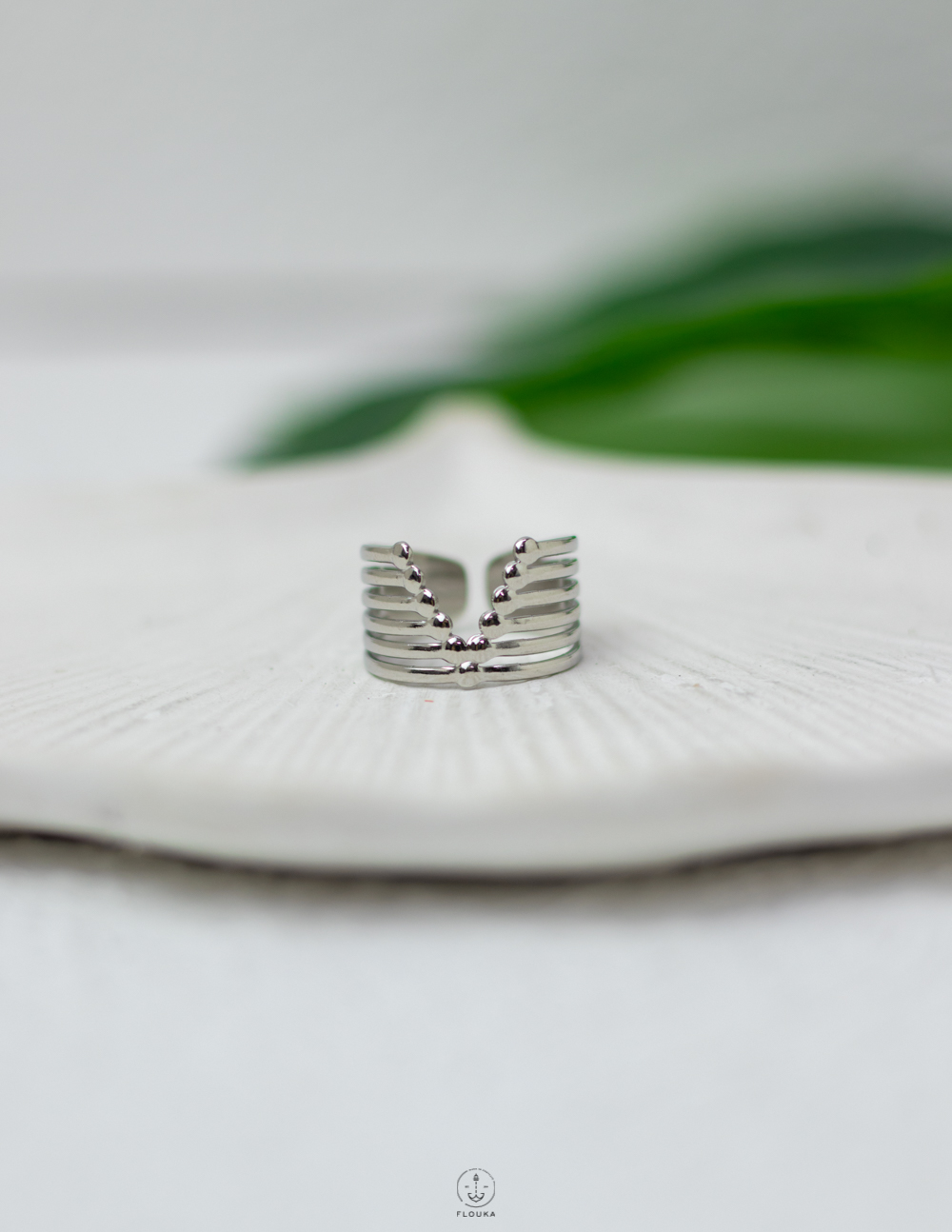 1745685135_r0644.jpg silver v ring