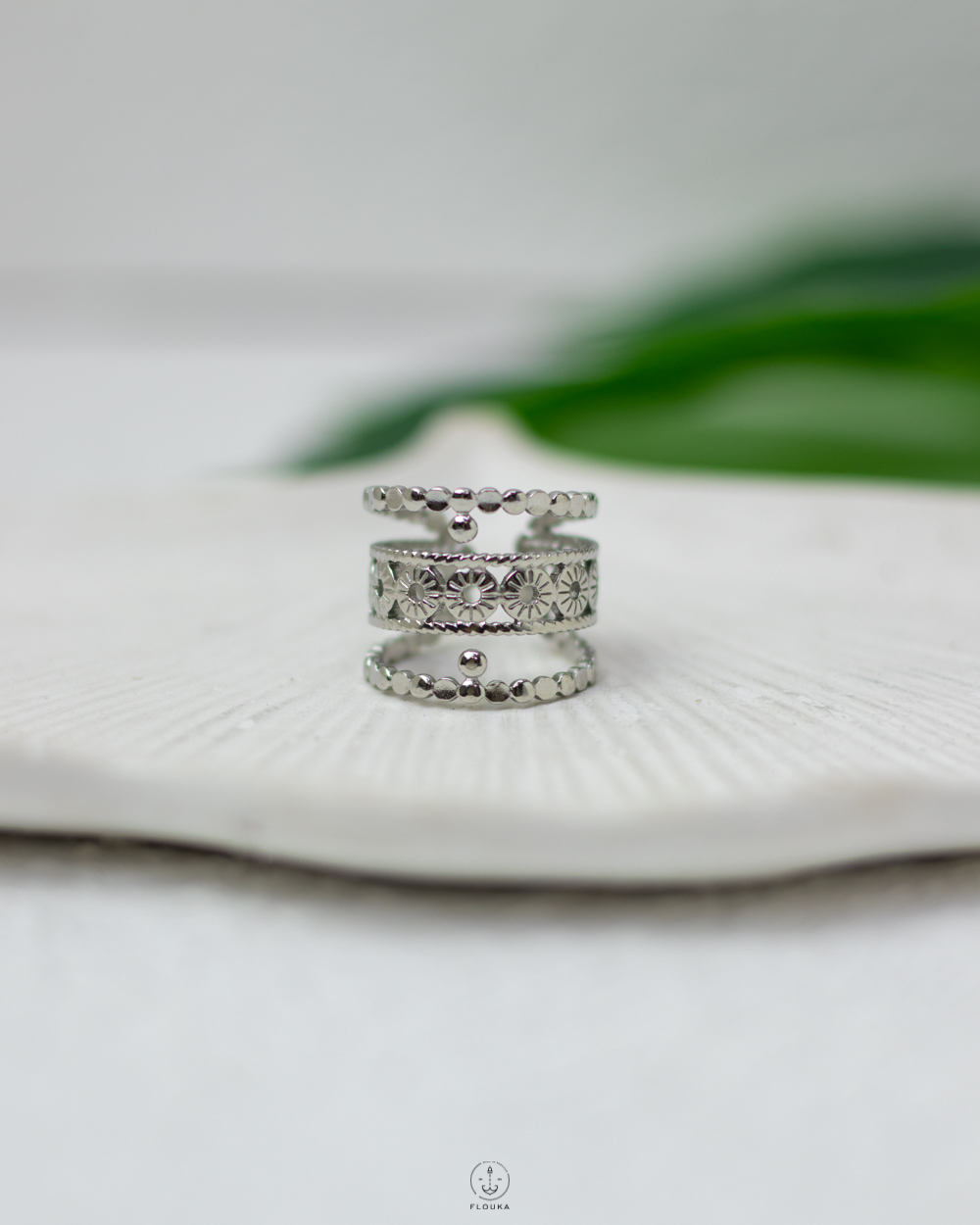 1745686861_r0650.jpg silver wide chains ring