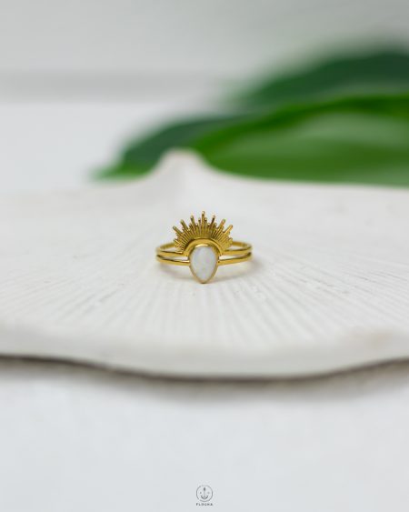 WHITE RASIN gold ring