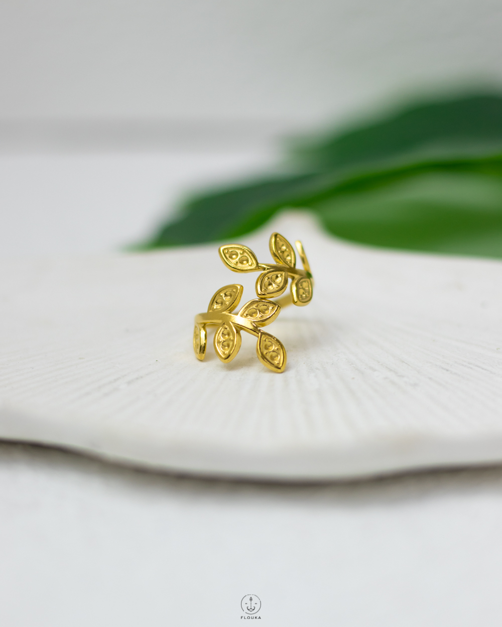 1745772211_r0704.jpg gold leafs ring