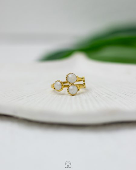 white rasin chains ring