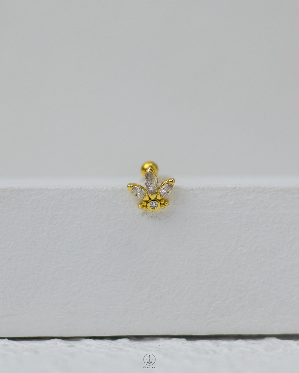 1746210634_c0057.jpg gold strus piercing