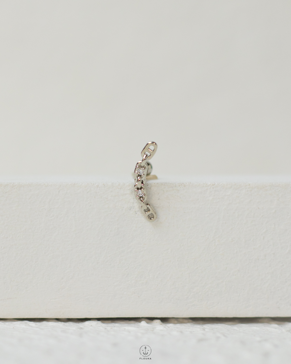 1746300486_c0086.jpg silver shain strus piercing