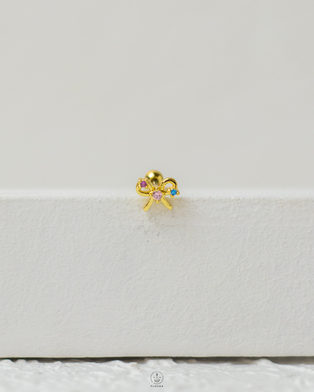 1746385805_c0133.jpg gold strus tie piercing