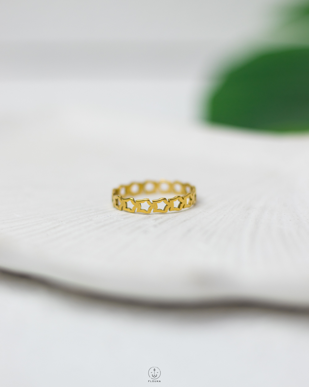 1746631459_r0602.jpg many stars gold ring