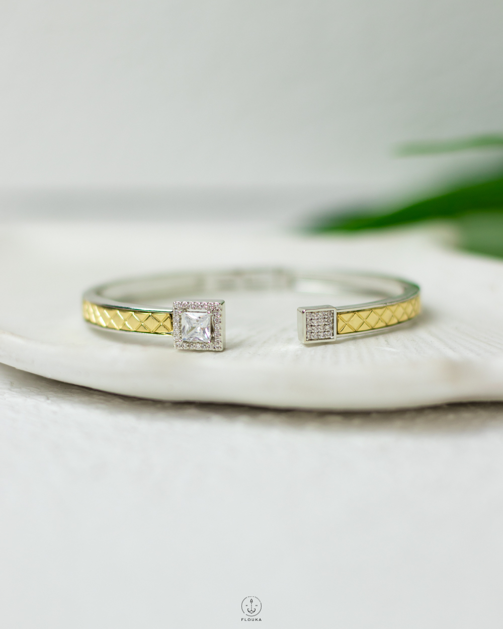 1746982344_o0620.jpg diamond strus bracelet