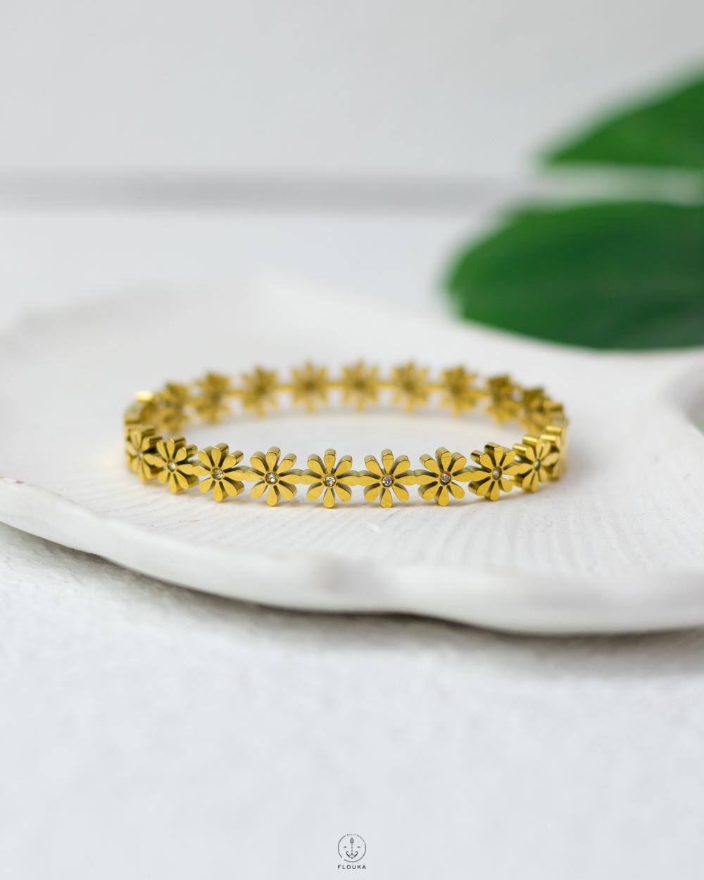 1746996735_b0836.jpg many flowers bracelet