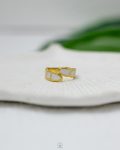 white rasin gold ring