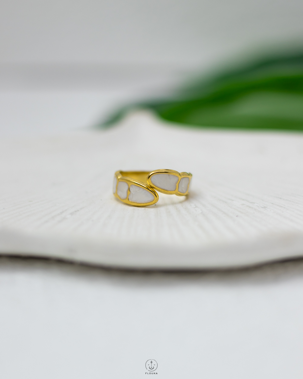 1745427578_r0603.jpg white rasin gold ring