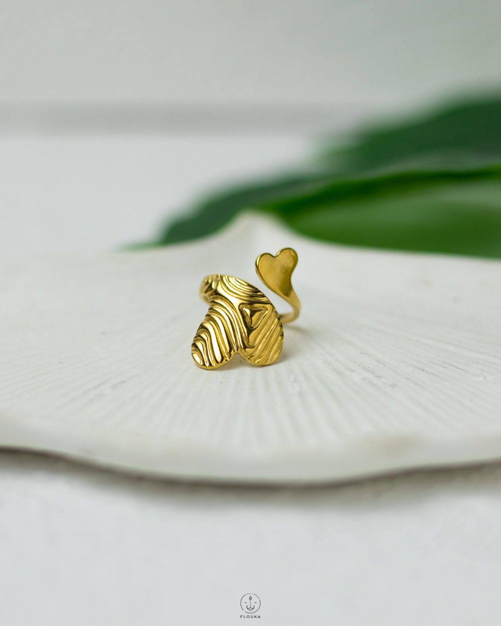 1745432751_r0612.jpg double heart gold ring