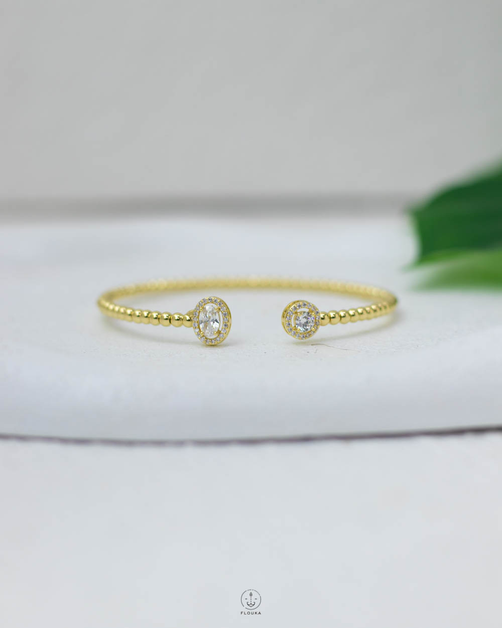 1752532076_o0760.jpg easy open white straus bracelet