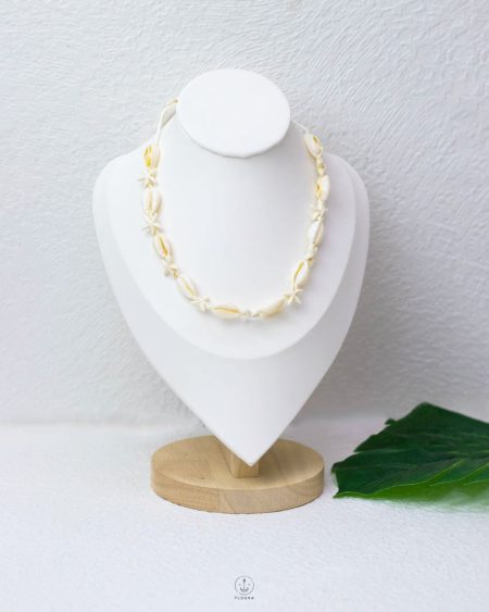 free size summer Beige seashell and tiny stars necklace