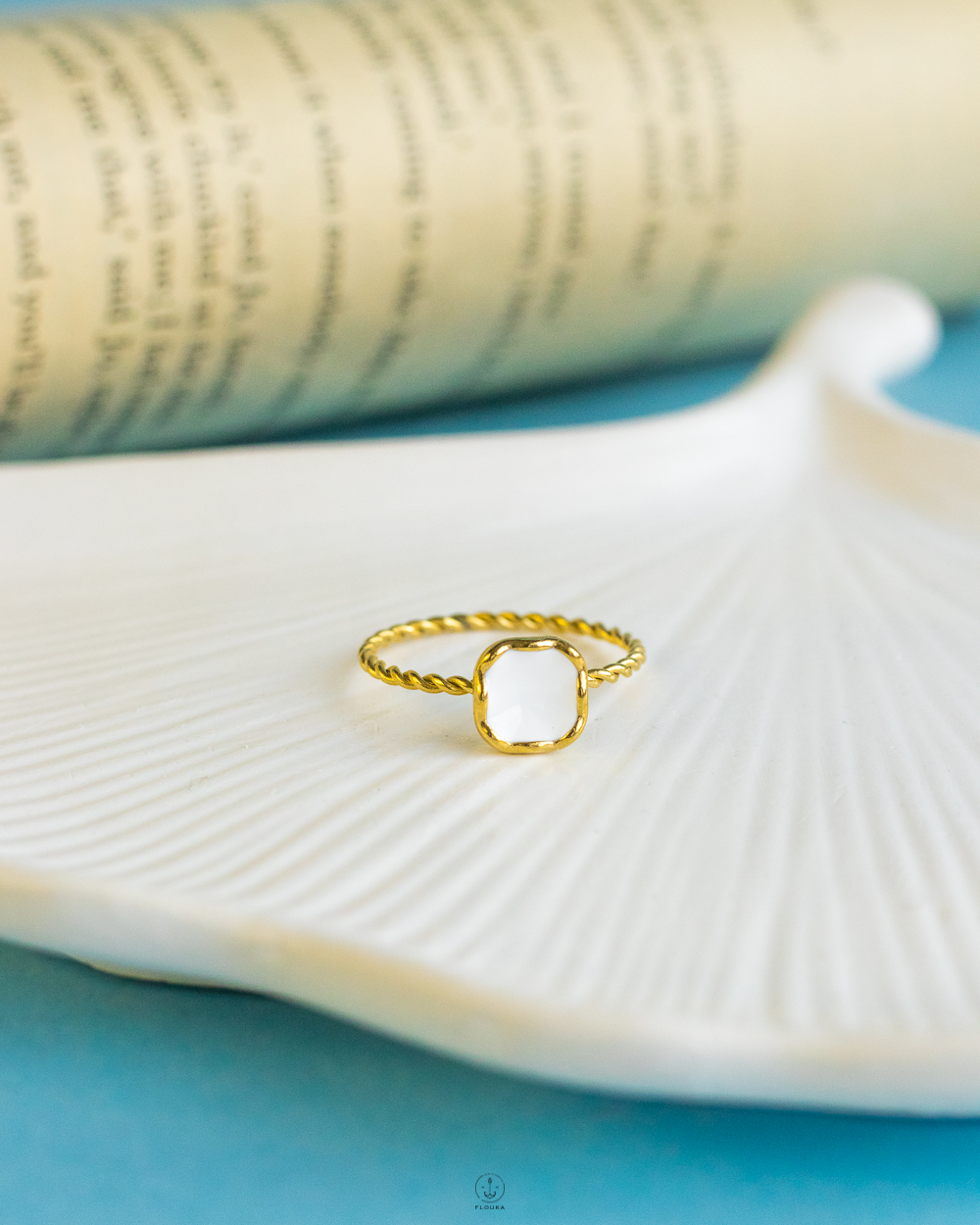 1752709954_r0860.jpg mix gold & white ring