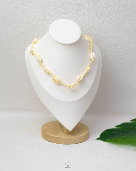 free size summer Beige seashell and tiny stars necklace