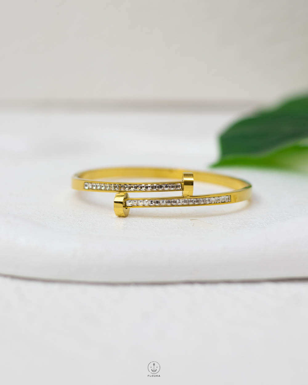 1752974858_o0716.jpg white straus nail gold bracelet