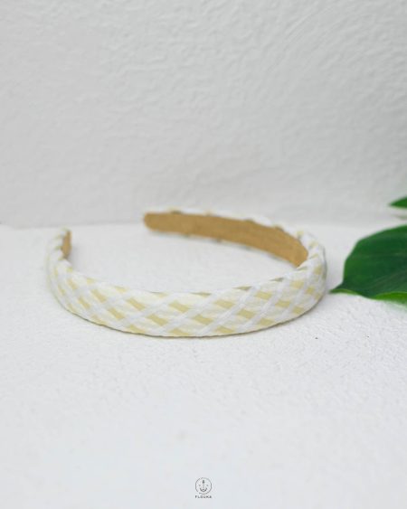 yellow & white collar