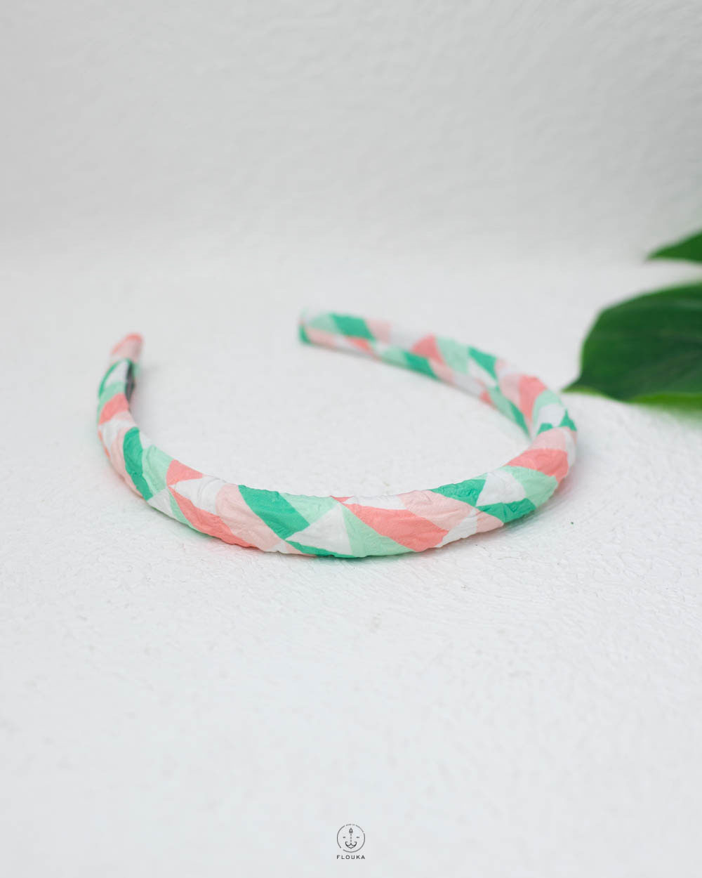 1753577902_T0115.jpg colorfull pink collar