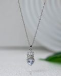 white struas and heart queen silver necklace