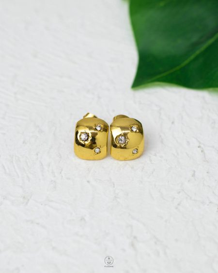 gold struas earring