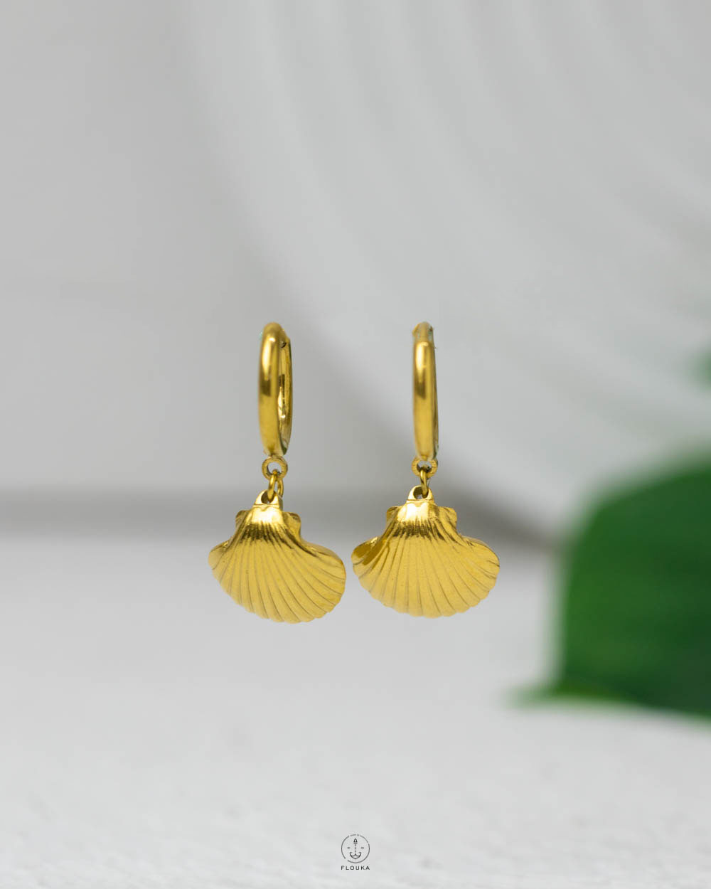 1753982918_e0707.jpg gold sea shell earring