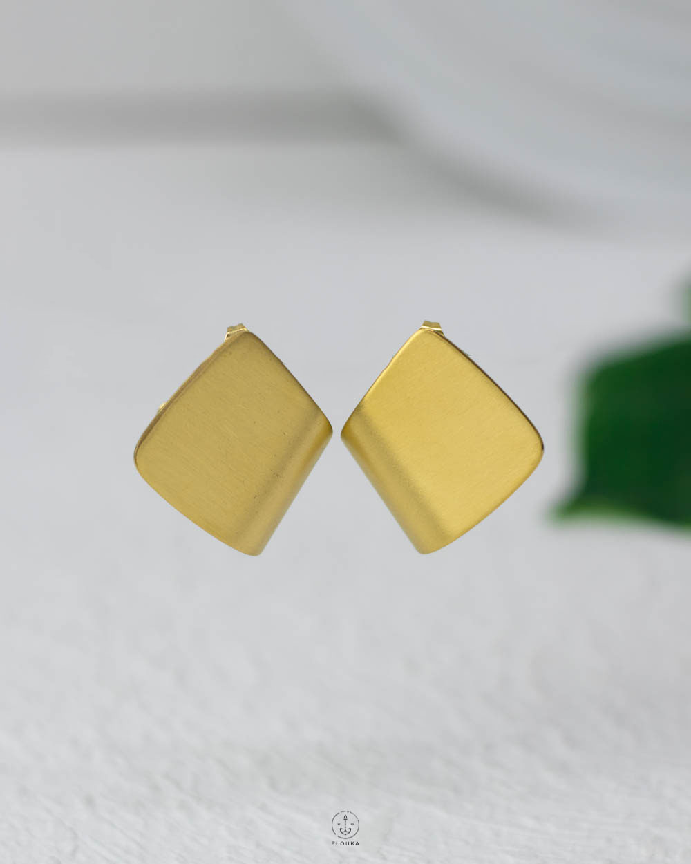 1755366684_e0724.jpg gold squarw earring