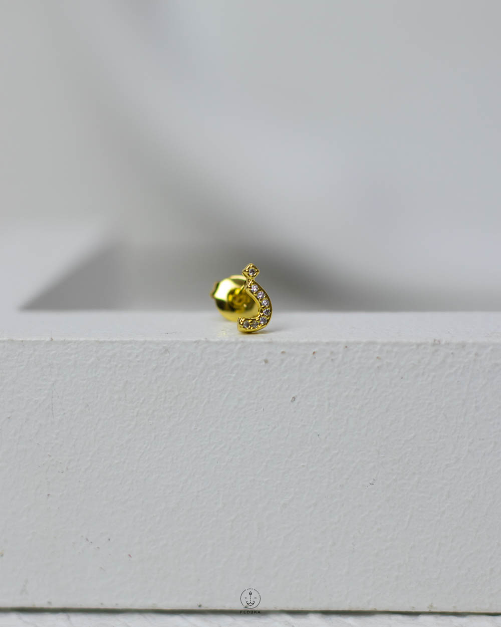 1755725812_e0583.jpg حلق استراس حرف (ذ)