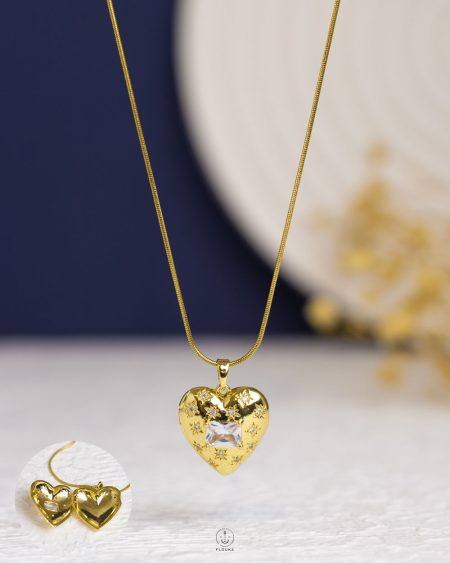 gold struas heart necklace
