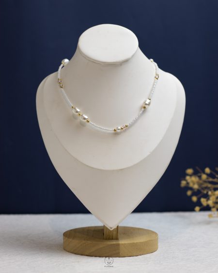 white Pearl beads necklace