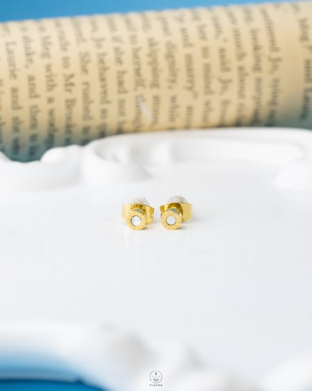 tiny white bulgari gold XP earring