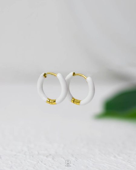 white rasin gold earrings