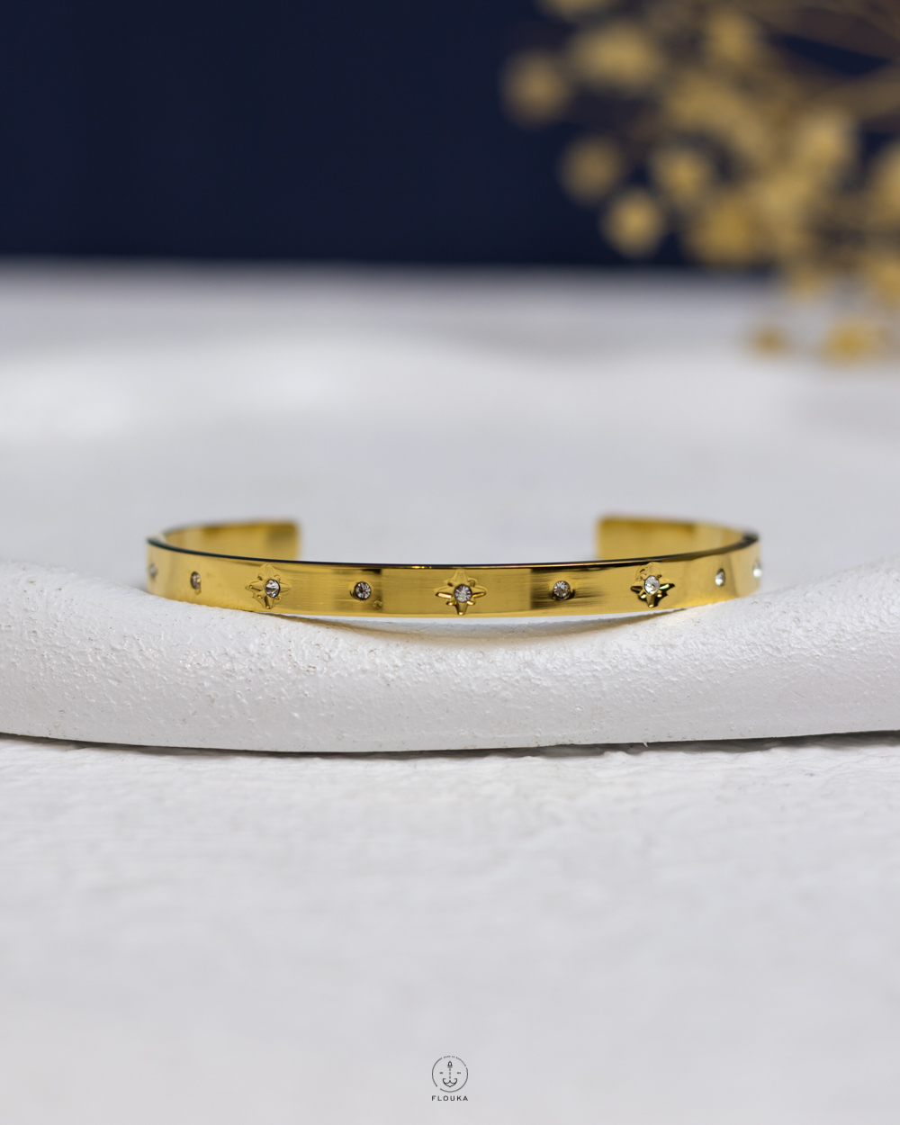 1759251102_o0967.jpg white struas gold cartier bracelet