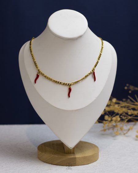 Cayenne pepper gold figaro necklace