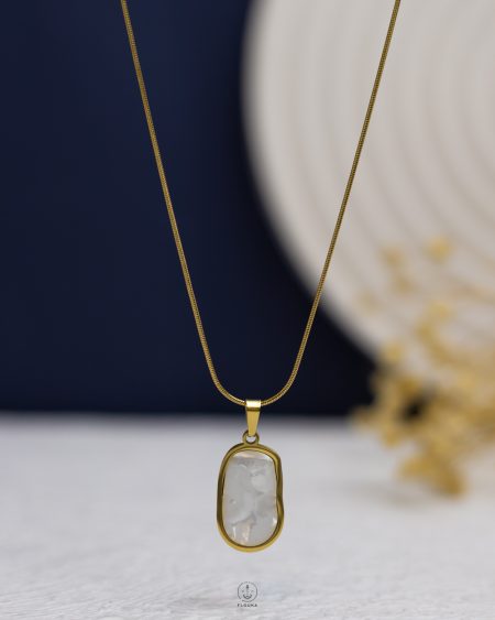white rasin gold necklace