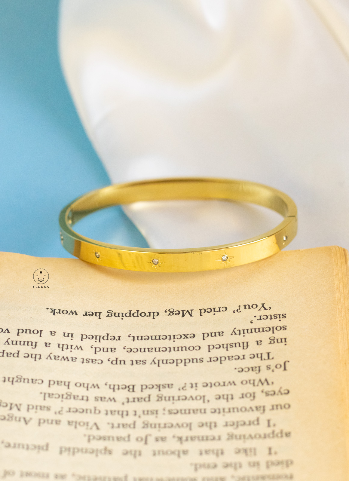 1759789443_o0966.jpg white struas gold cartier bracelet