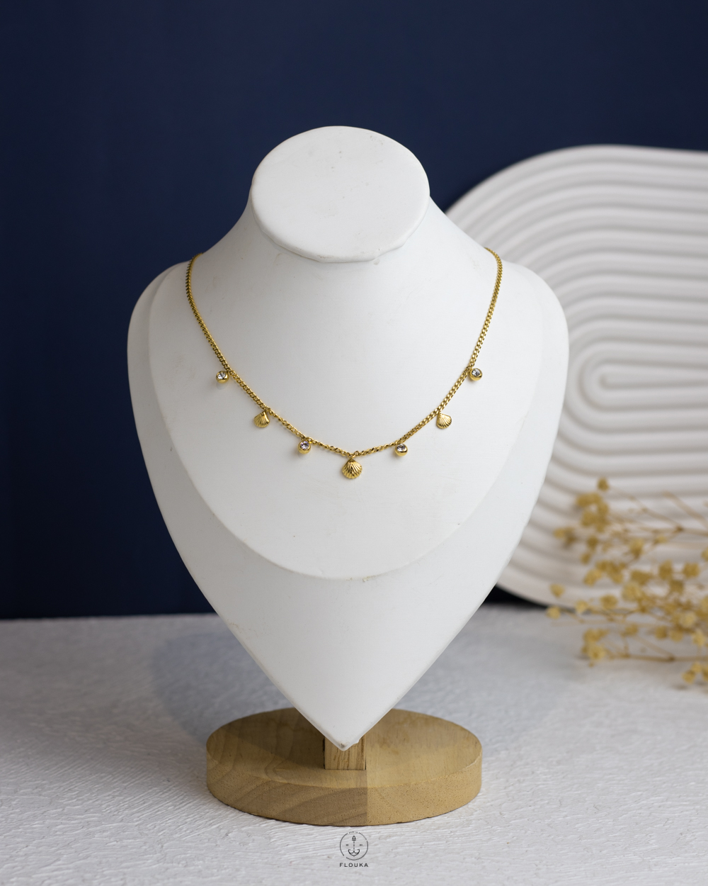 1760204842_n1984.jpg many gold seashell & white struas necklace