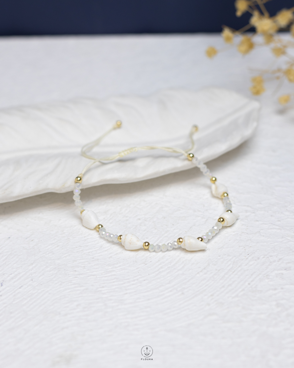 1760215223_b1125.jpg free size tiny white beads & seashell bracelet