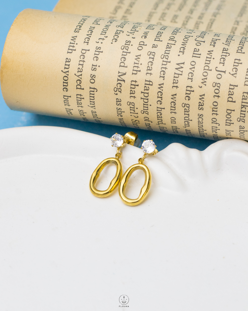 1761602368_e0887.jpg tiny white struas gold 0 XP earring