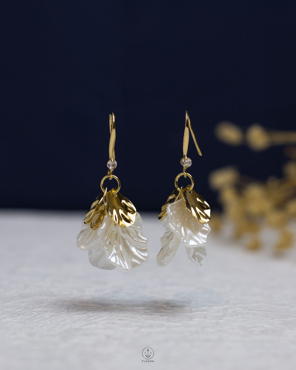 1761607897_E0875.jpg white acrylic gold seashell earring