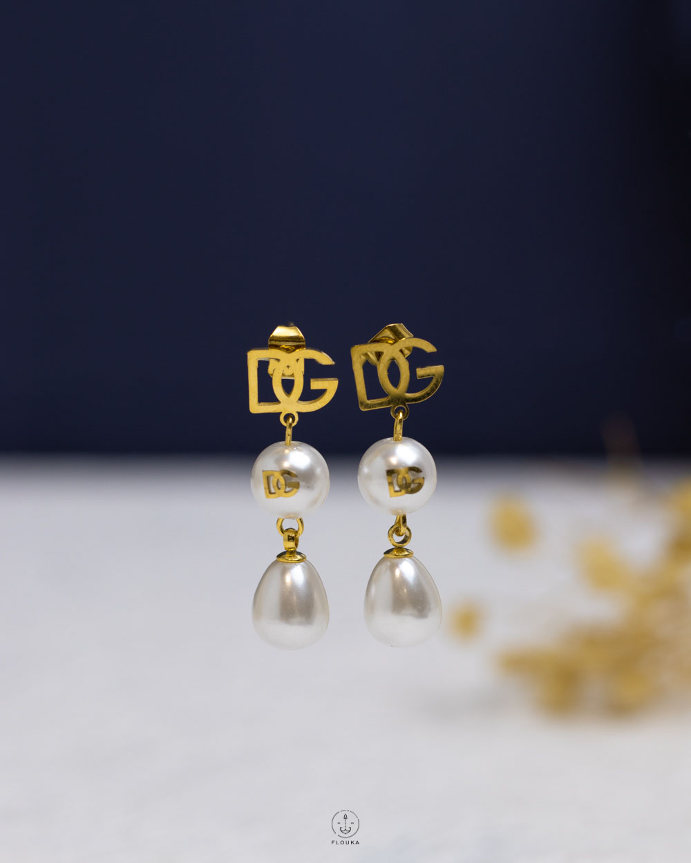 1762278585_e0909.jpg white bead gold DG earring