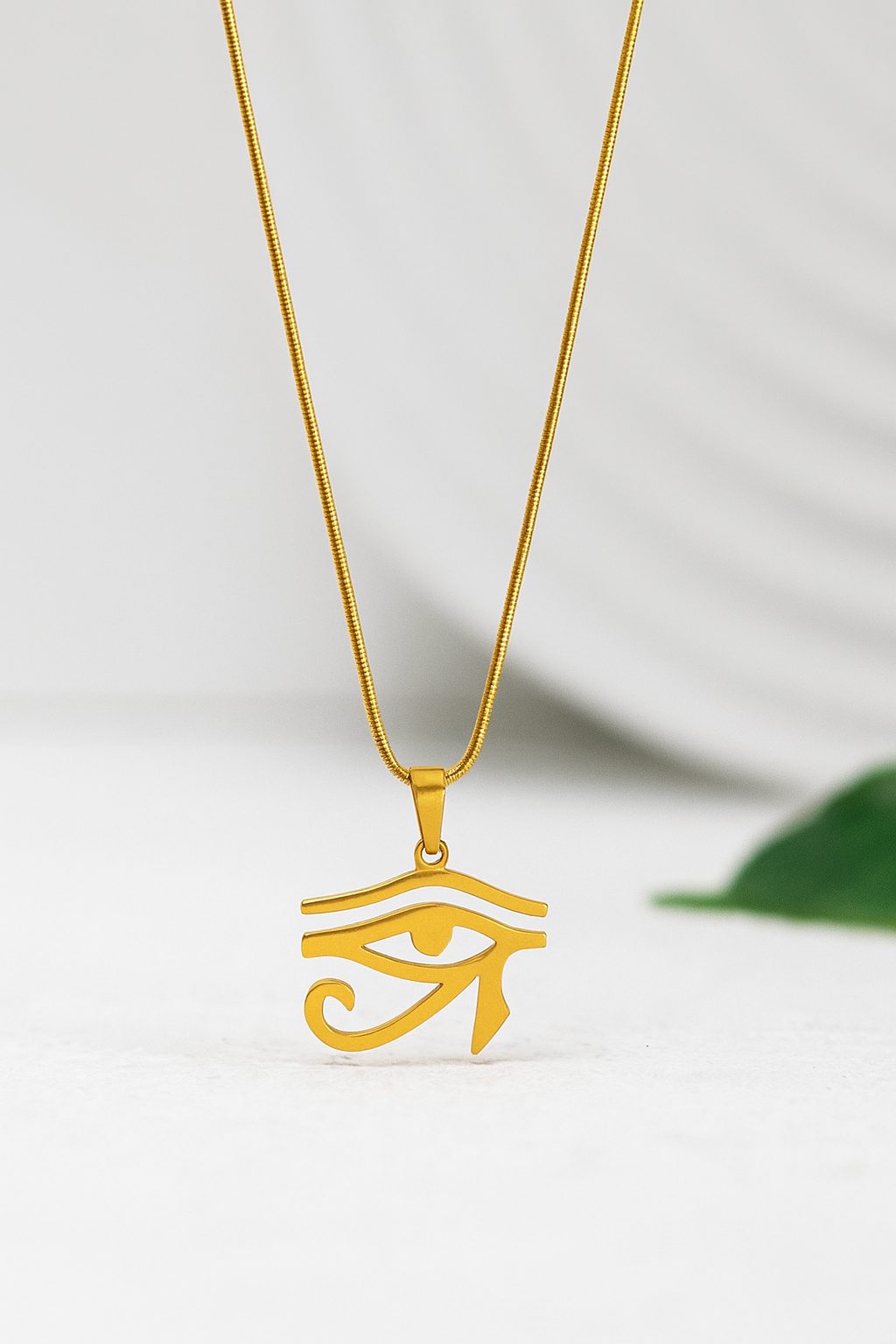 1762302383_E7EF53A1-0A2D-4AAC-A674-2B4BF695C733.jpg houras eye gold mouse necklace