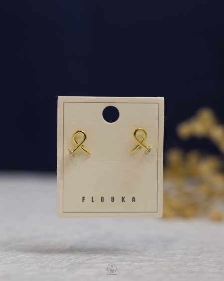 white struas nail gold earring