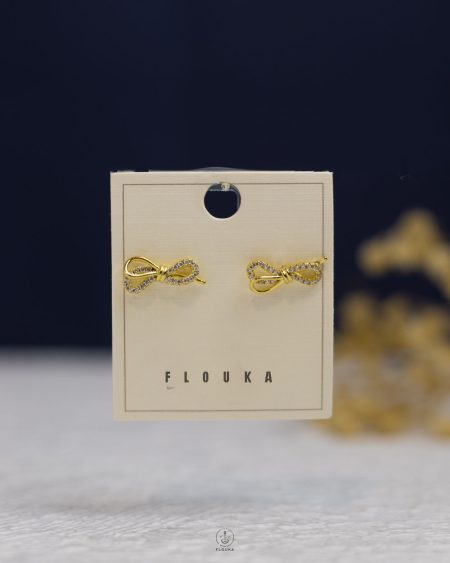 white struas tie gold earring
