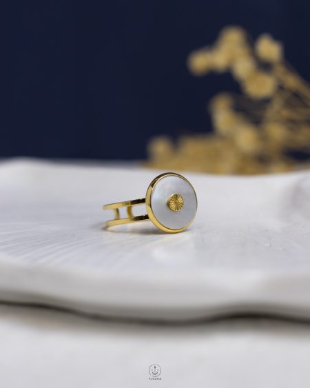 white rasin gold free size ring