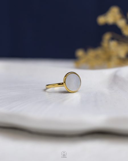 white rasin gold free size circle ring